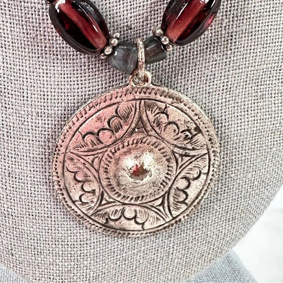 Glass Bead Medallion Necklace 18” Silver-tone Boho Circle Pendant Global… - Picture 6 of 10